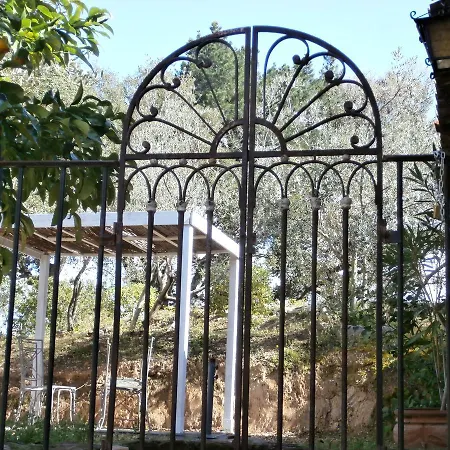 La Maison Des Oliviers Maison d'hôtes 2*