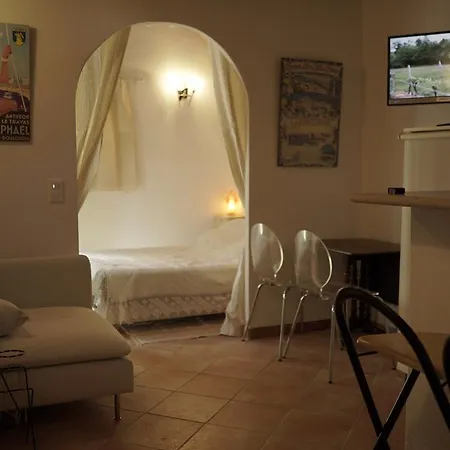 Pensión La Maison Des Oliviers 2*